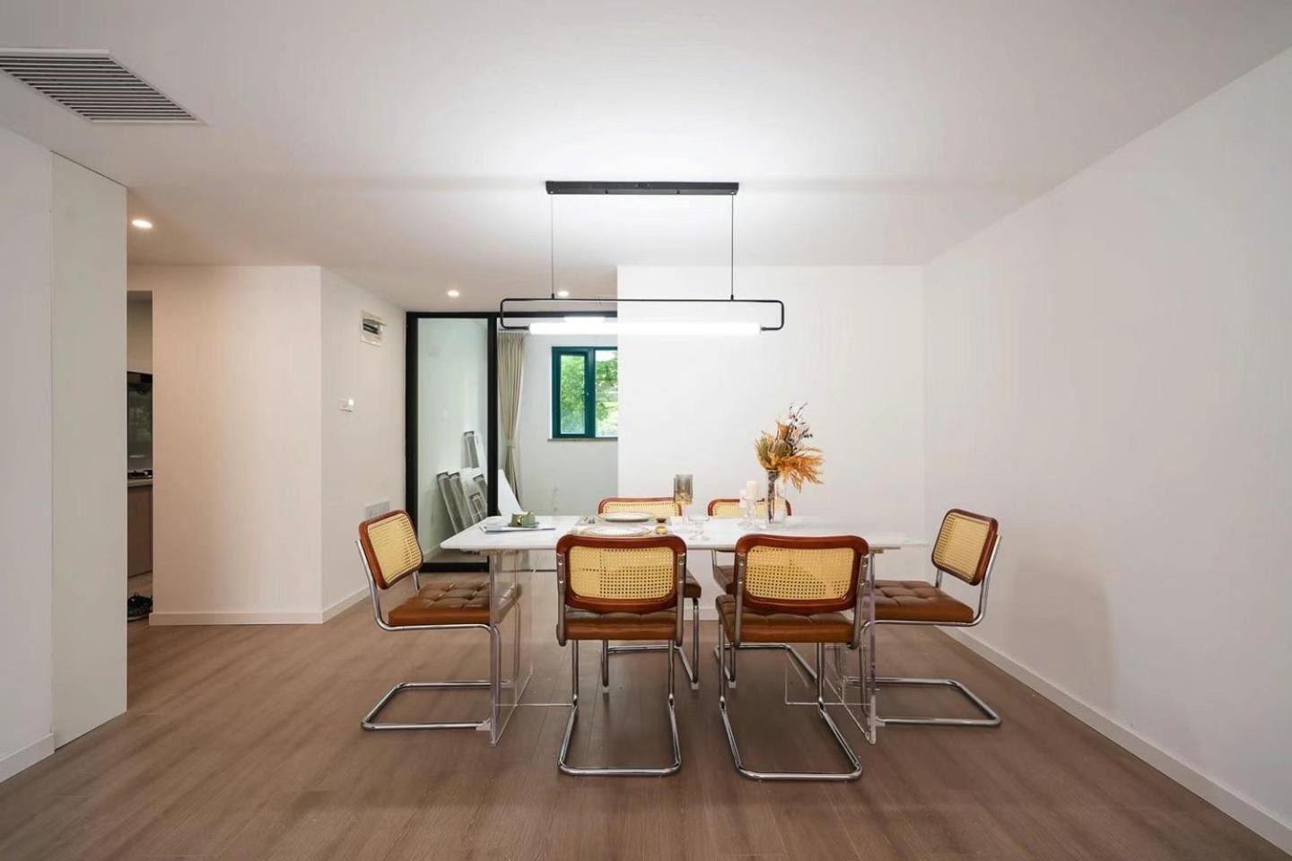 Eastern Hub - Zhongshan Park Branch Kaixin Haoyuan Subway 100 Meters Away Bustling Commercial Area